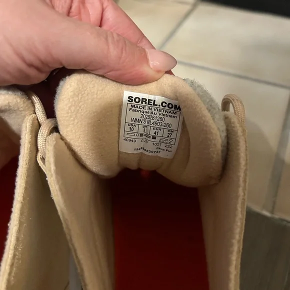 Sorel Women's Beige and Gray Winter Boots - Picture 3 of 4